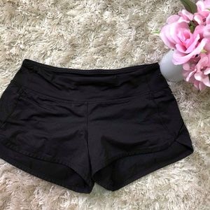 Black Lululemon race short